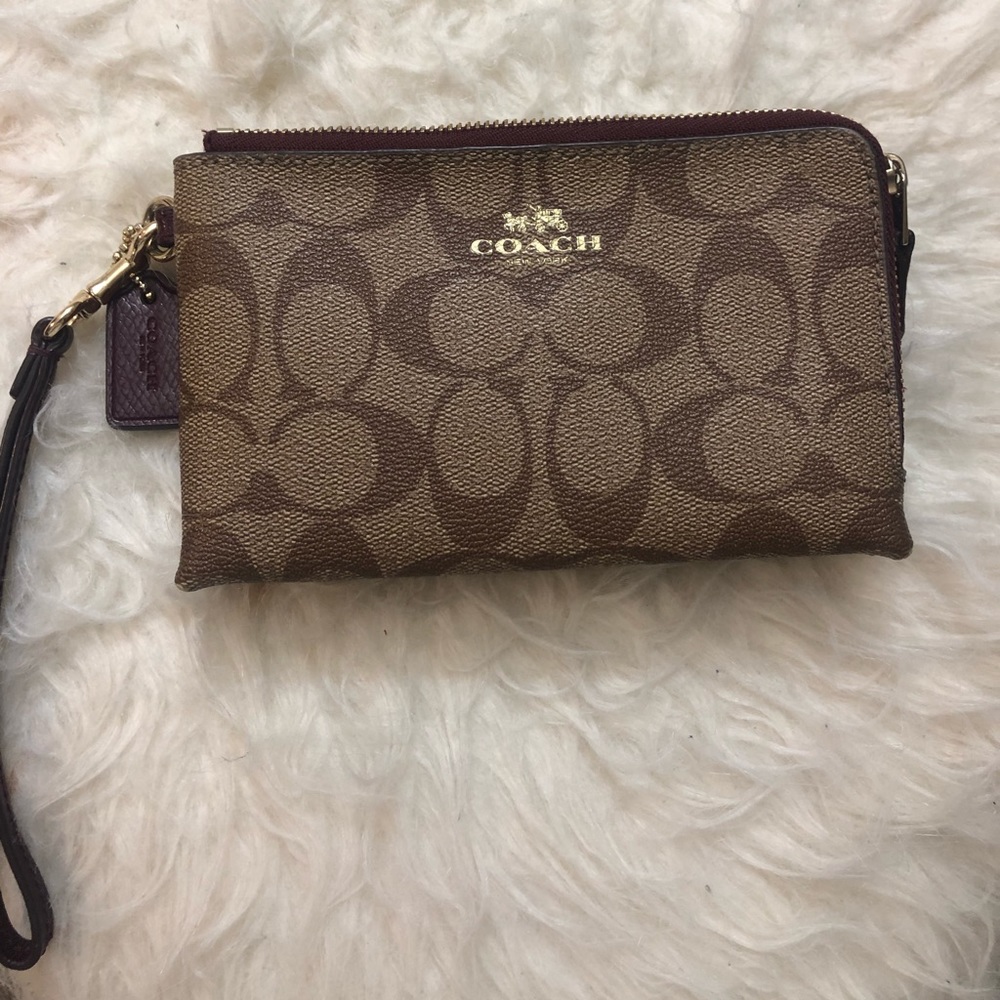 Coach Wristlet 🌟